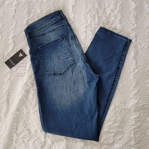 NWT GUESS Jean's size 30